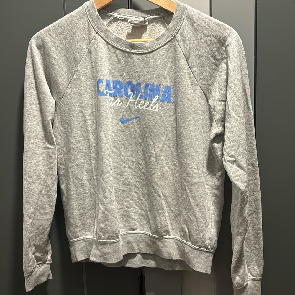 Nike Carolina Tar Heels crew neck size small